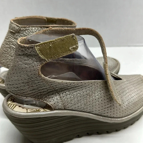 Fly London Yala Perforated Leather Wedge Lug Sandals Peep Toe  Silver Size 38 8 - Picture 6 of 12